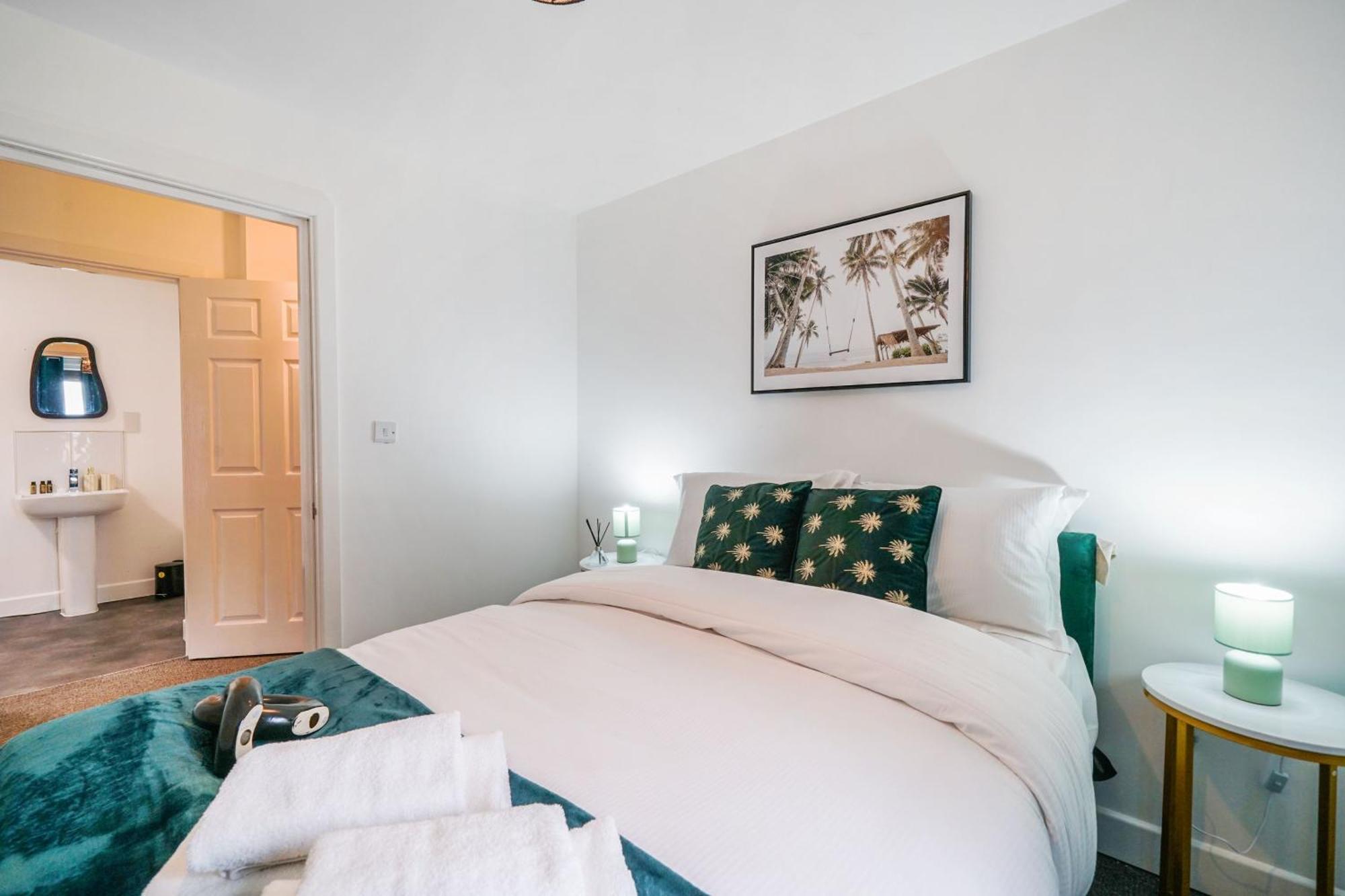 Modern Apartments With Free Parking Near Heathrow 콘부룩 외부 사진