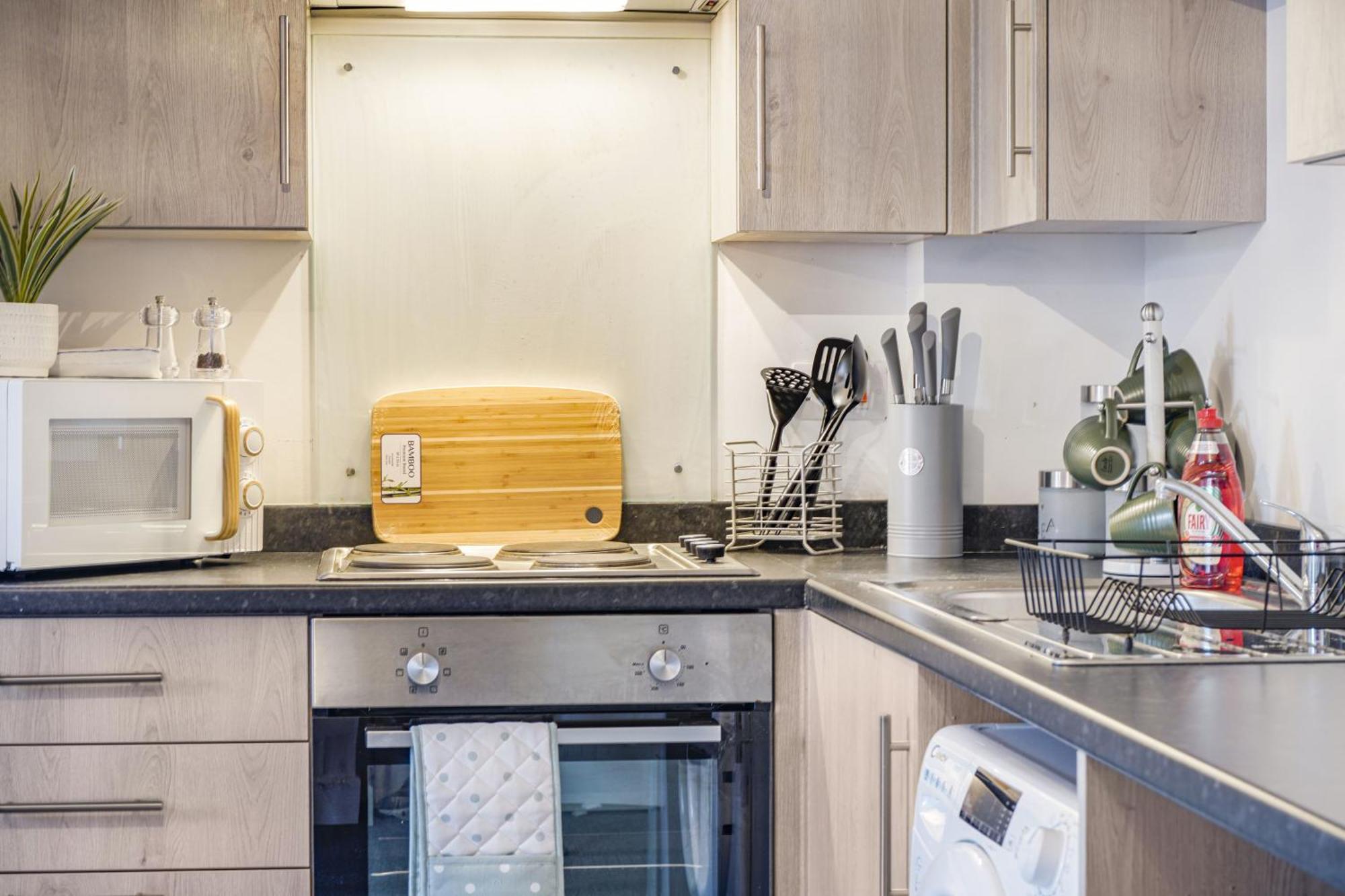 Modern Apartments With Free Parking Near Heathrow 콘부룩 외부 사진