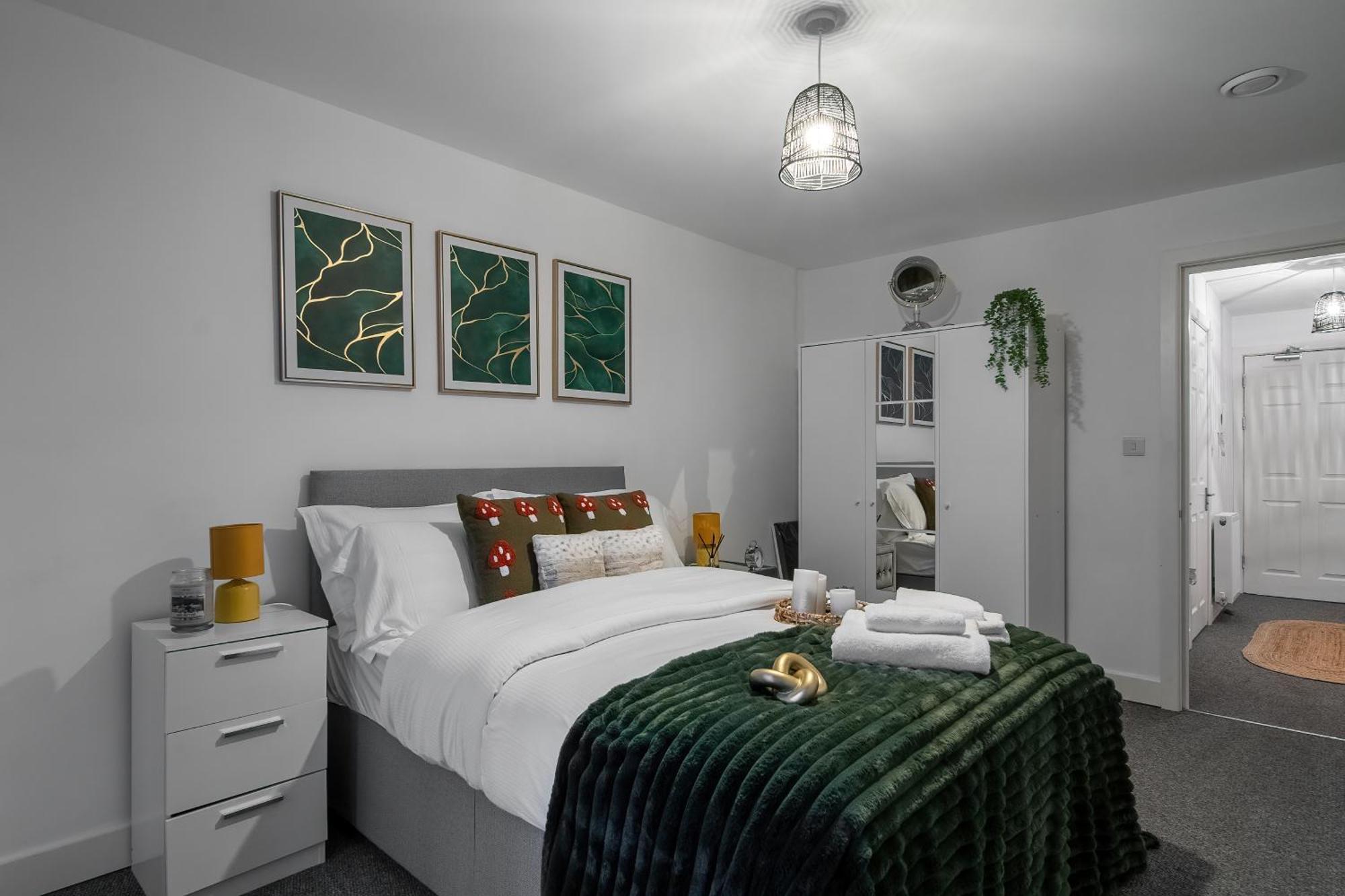 Modern Apartments With Free Parking Near Heathrow 콘부룩 외부 사진