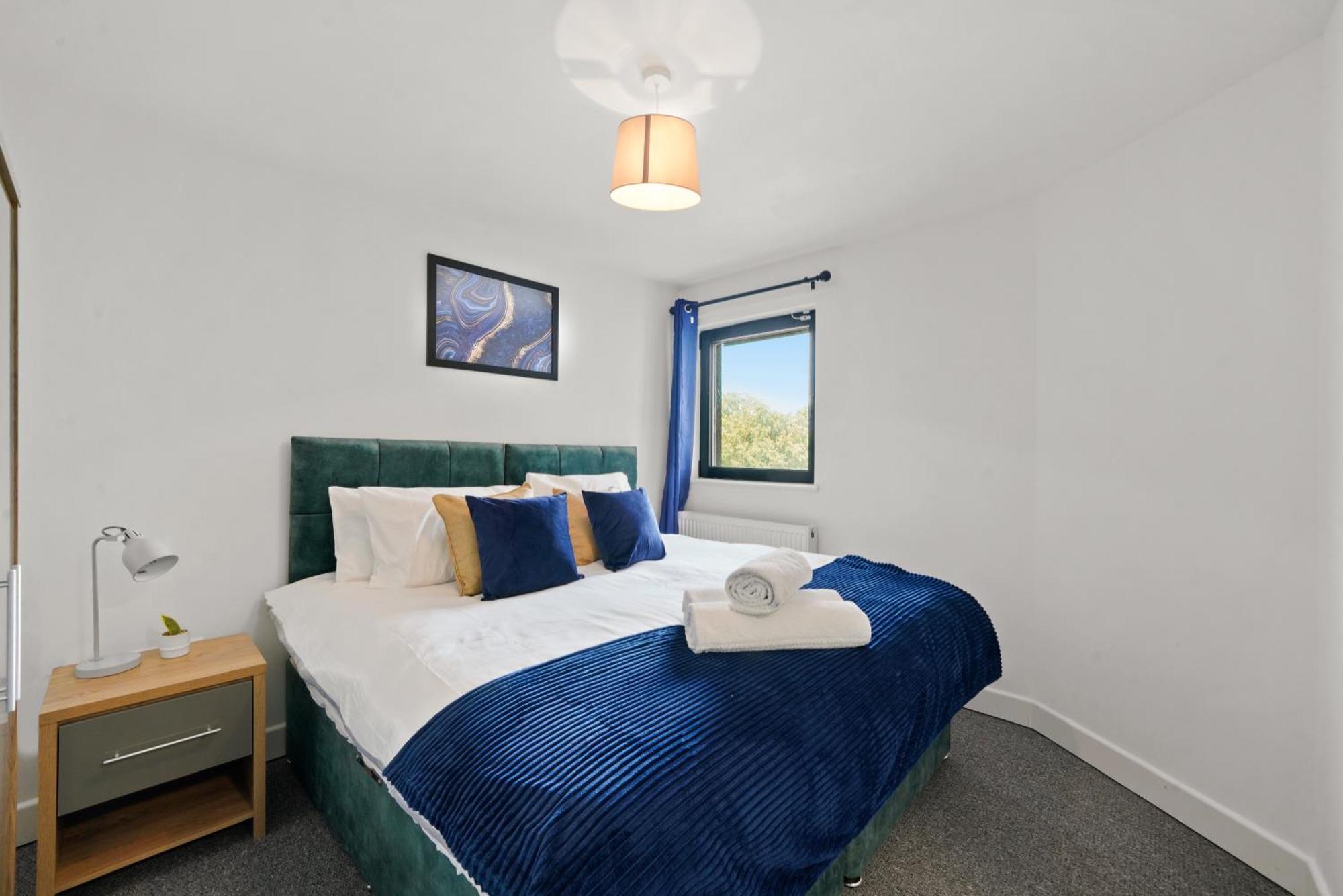 Modern Apartments With Free Parking Near Heathrow 콘부룩 외부 사진