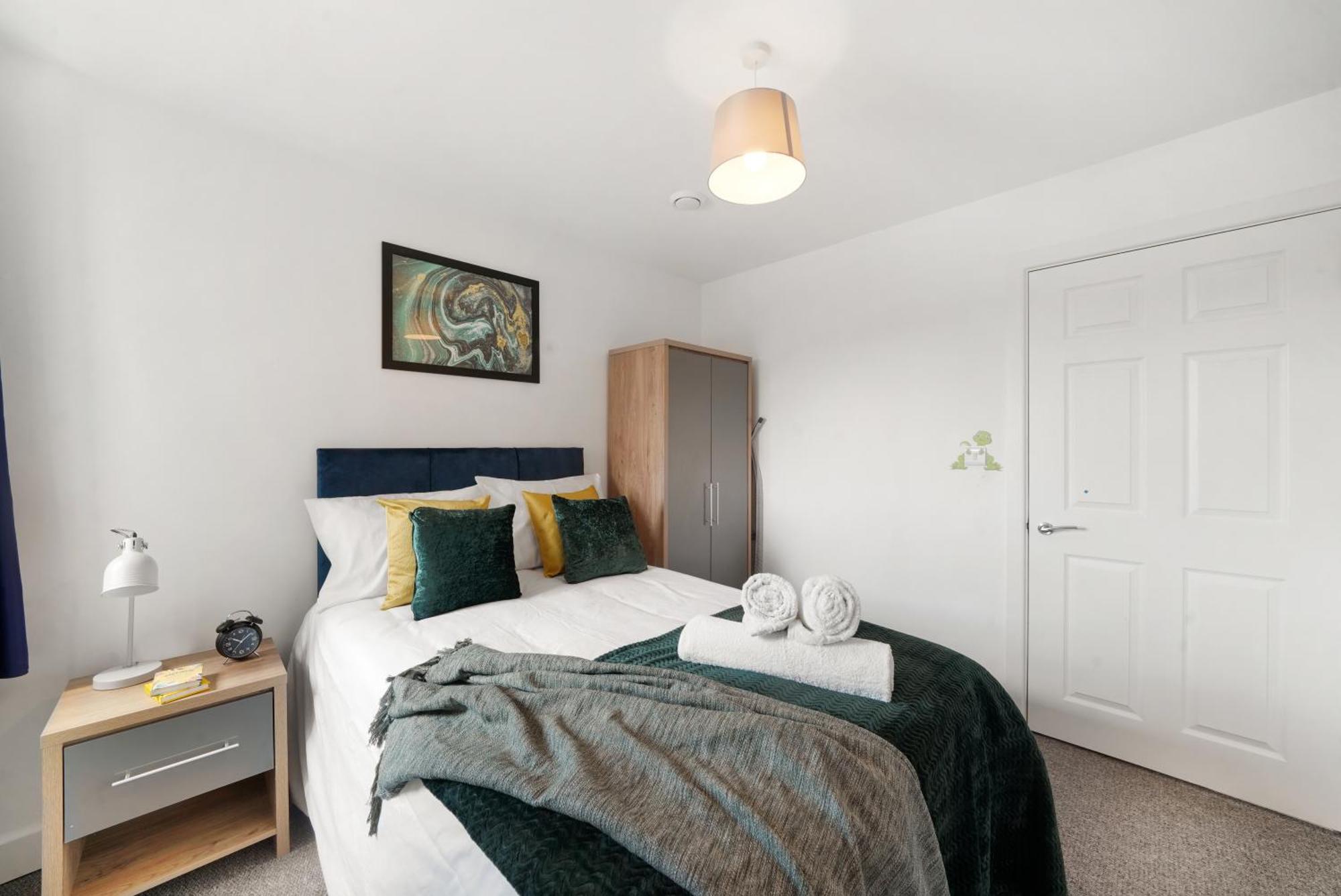 Modern Apartments With Free Parking Near Heathrow 콘부룩 외부 사진