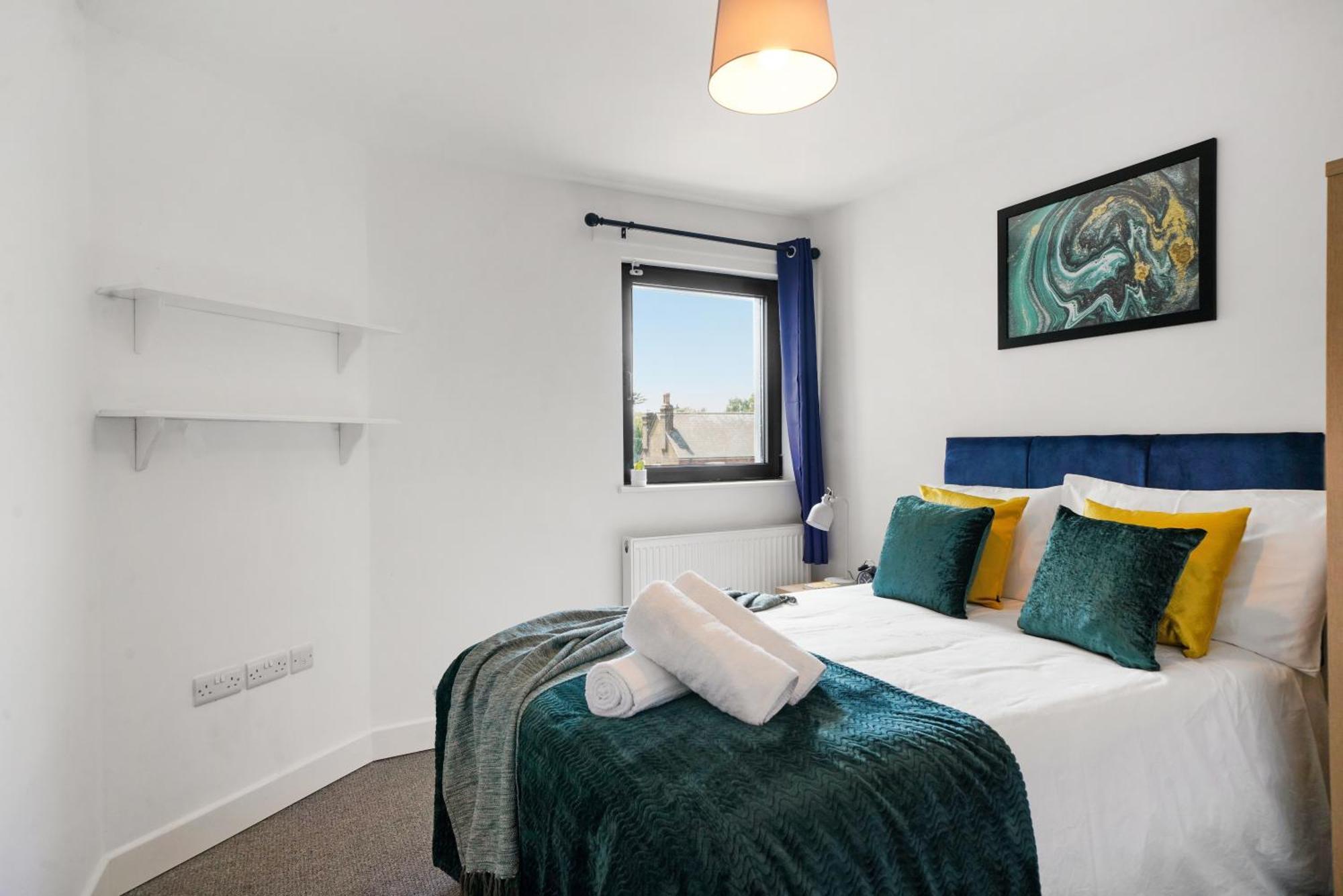 Modern Apartments With Free Parking Near Heathrow 콘부룩 외부 사진