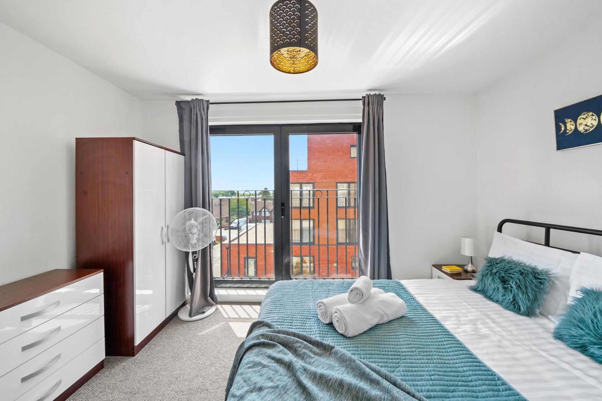 Modern Apartments With Free Parking Near Heathrow 콘부룩 외부 사진
