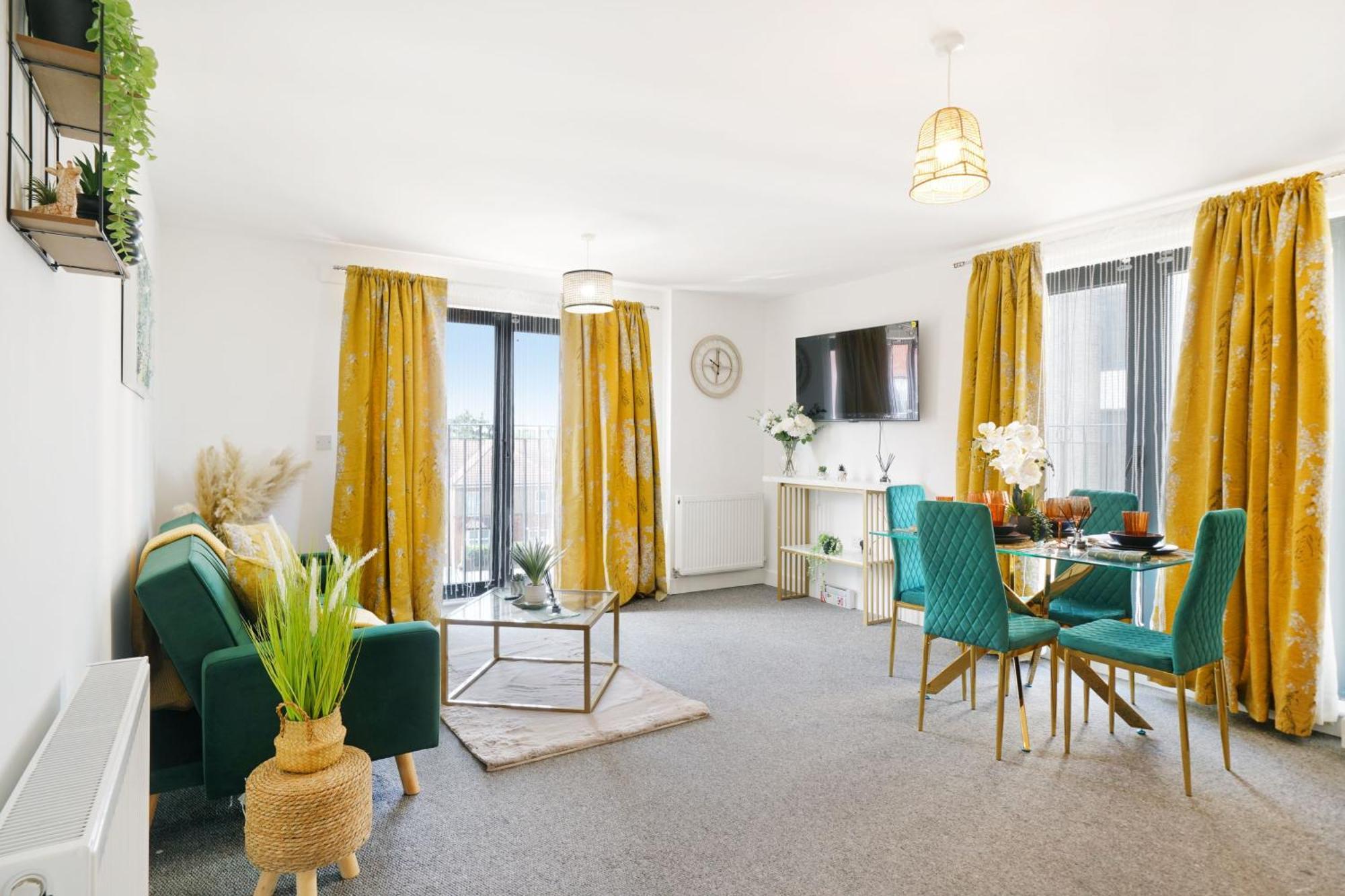 Modern Apartments With Free Parking Near Heathrow 콘부룩 외부 사진