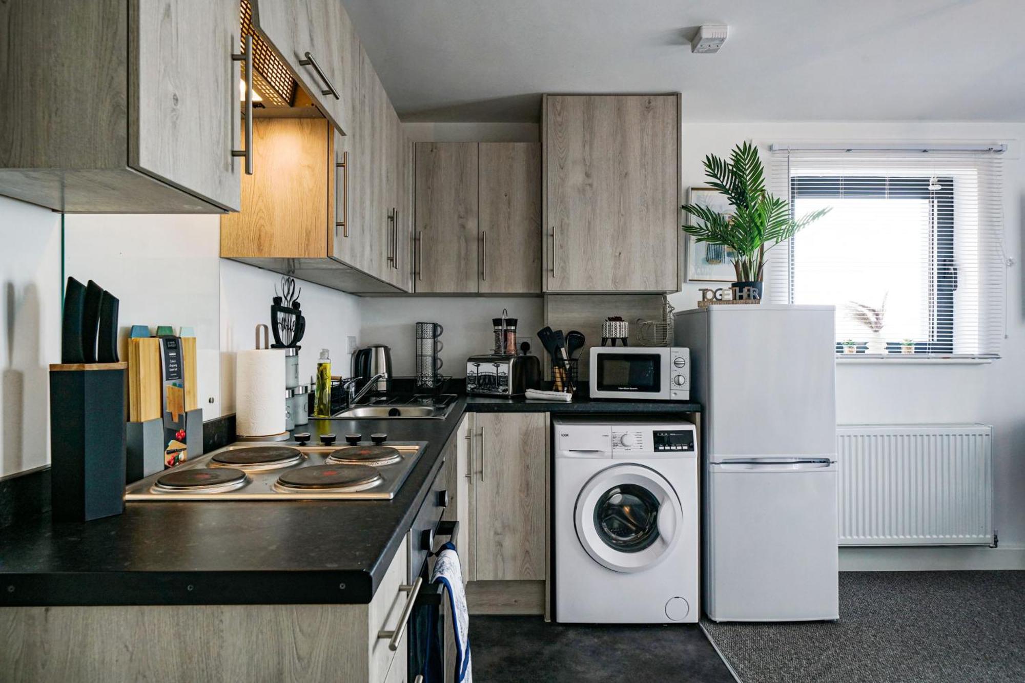 Modern Apartments With Free Parking Near Heathrow 콘부룩 외부 사진