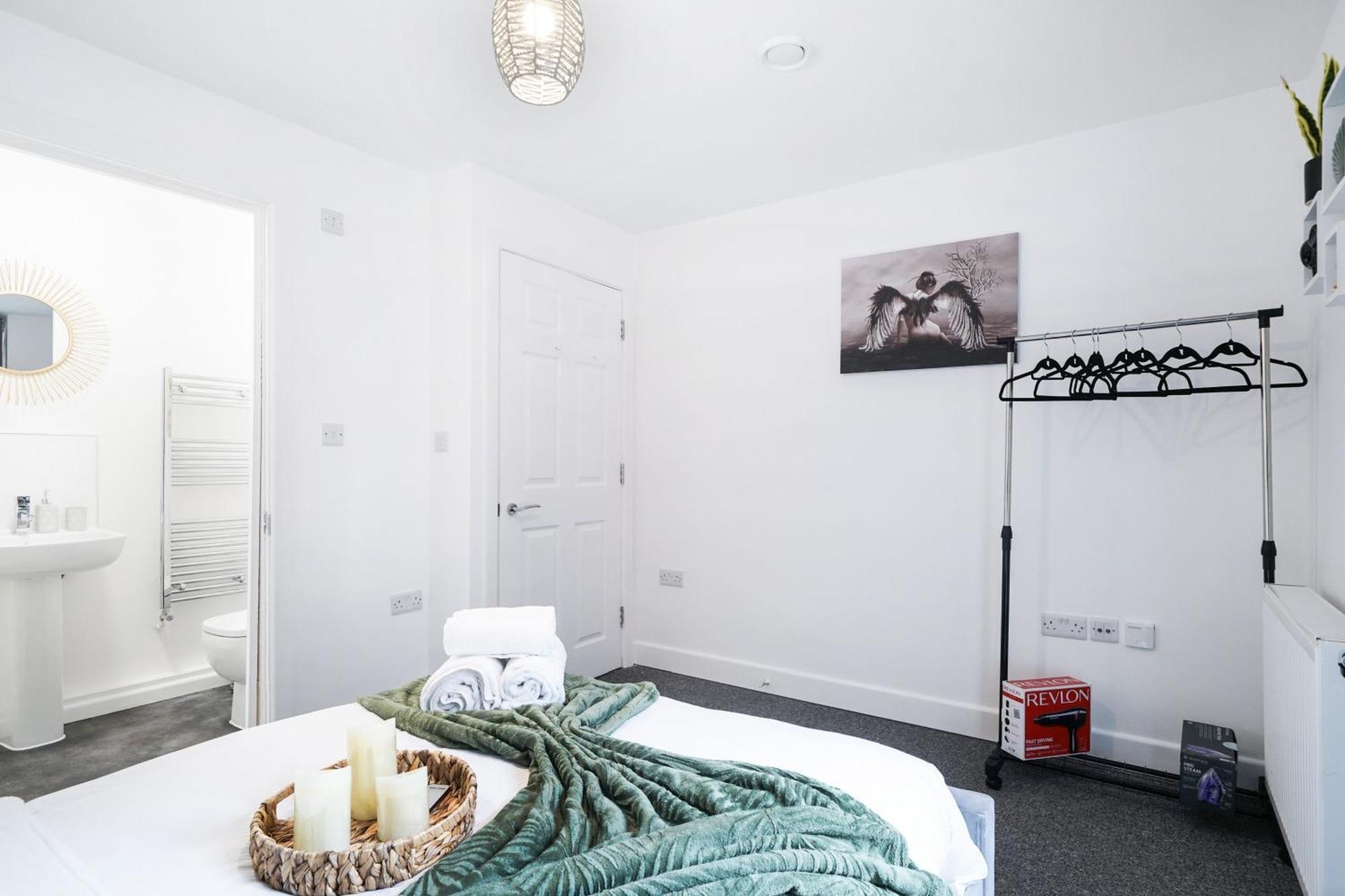 Modern Apartments With Free Parking Near Heathrow 콘부룩 외부 사진