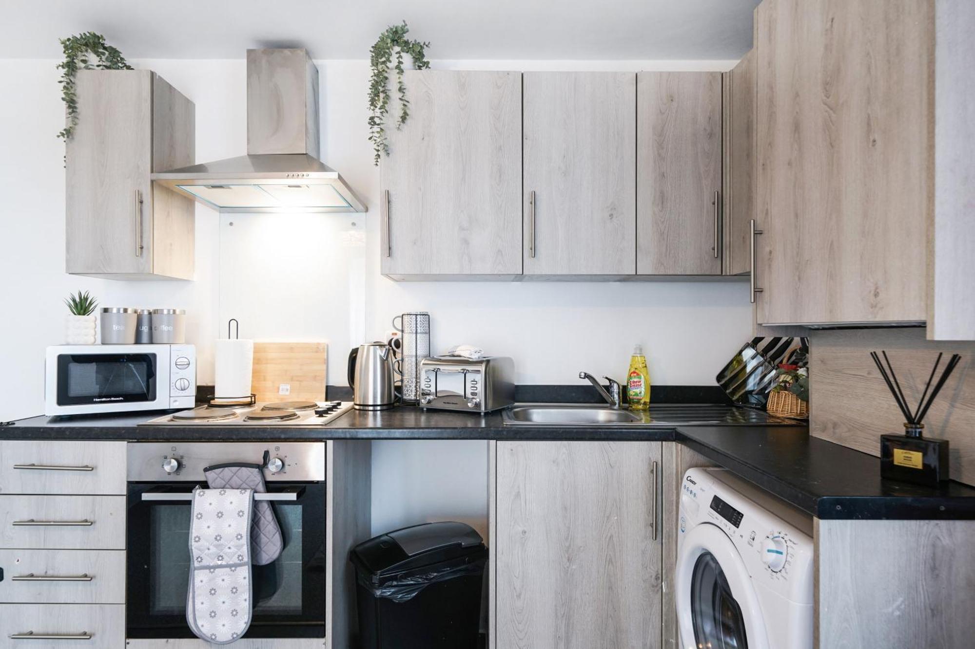 Modern Apartments With Free Parking Near Heathrow 콘부룩 외부 사진