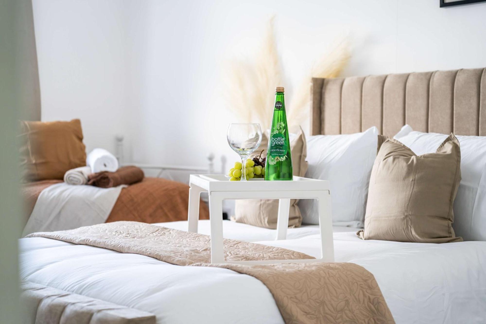 Modern Apartments With Free Parking Near Heathrow 콘부룩 외부 사진