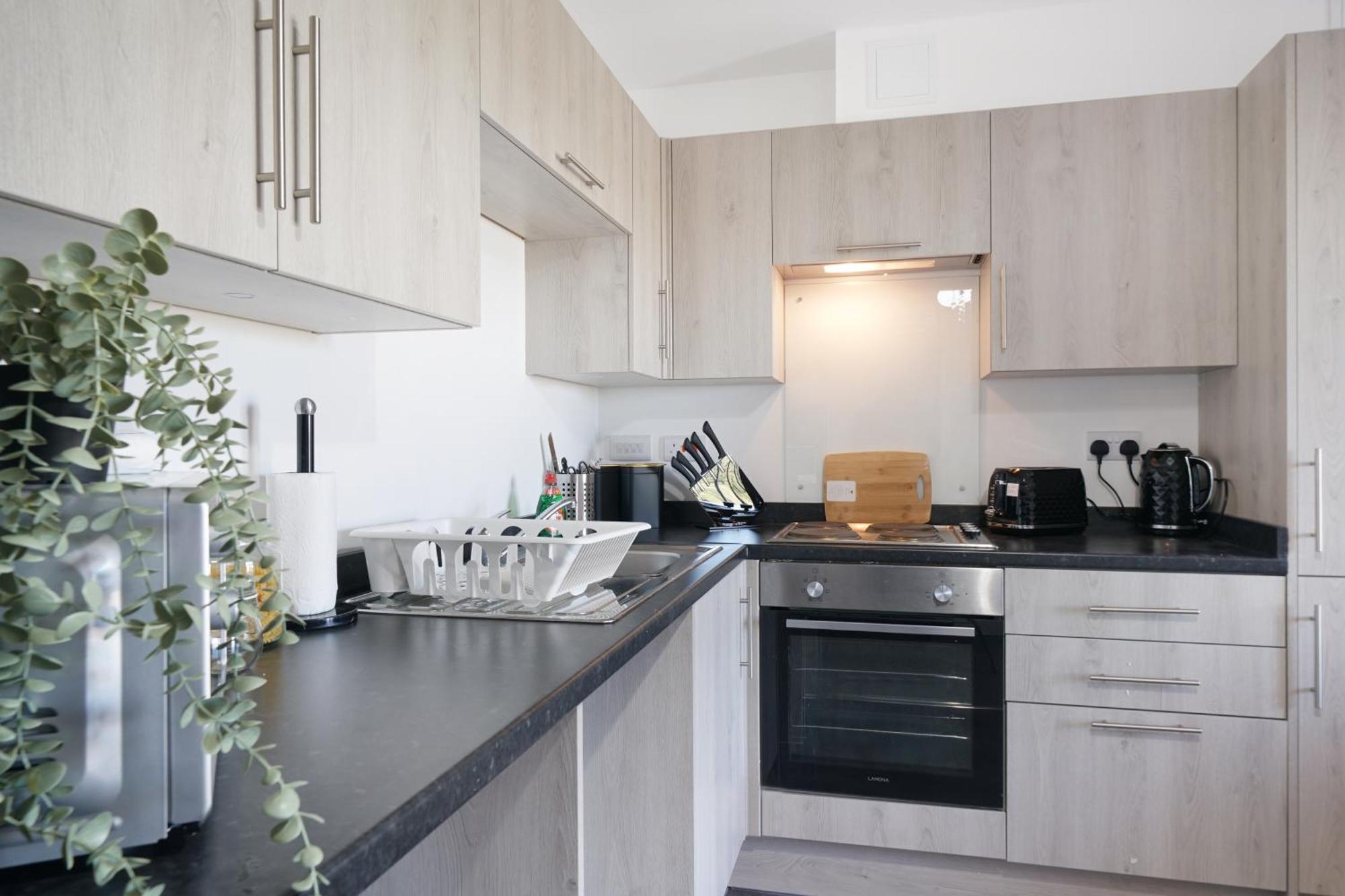 Modern Apartments With Free Parking Near Heathrow 콘부룩 외부 사진