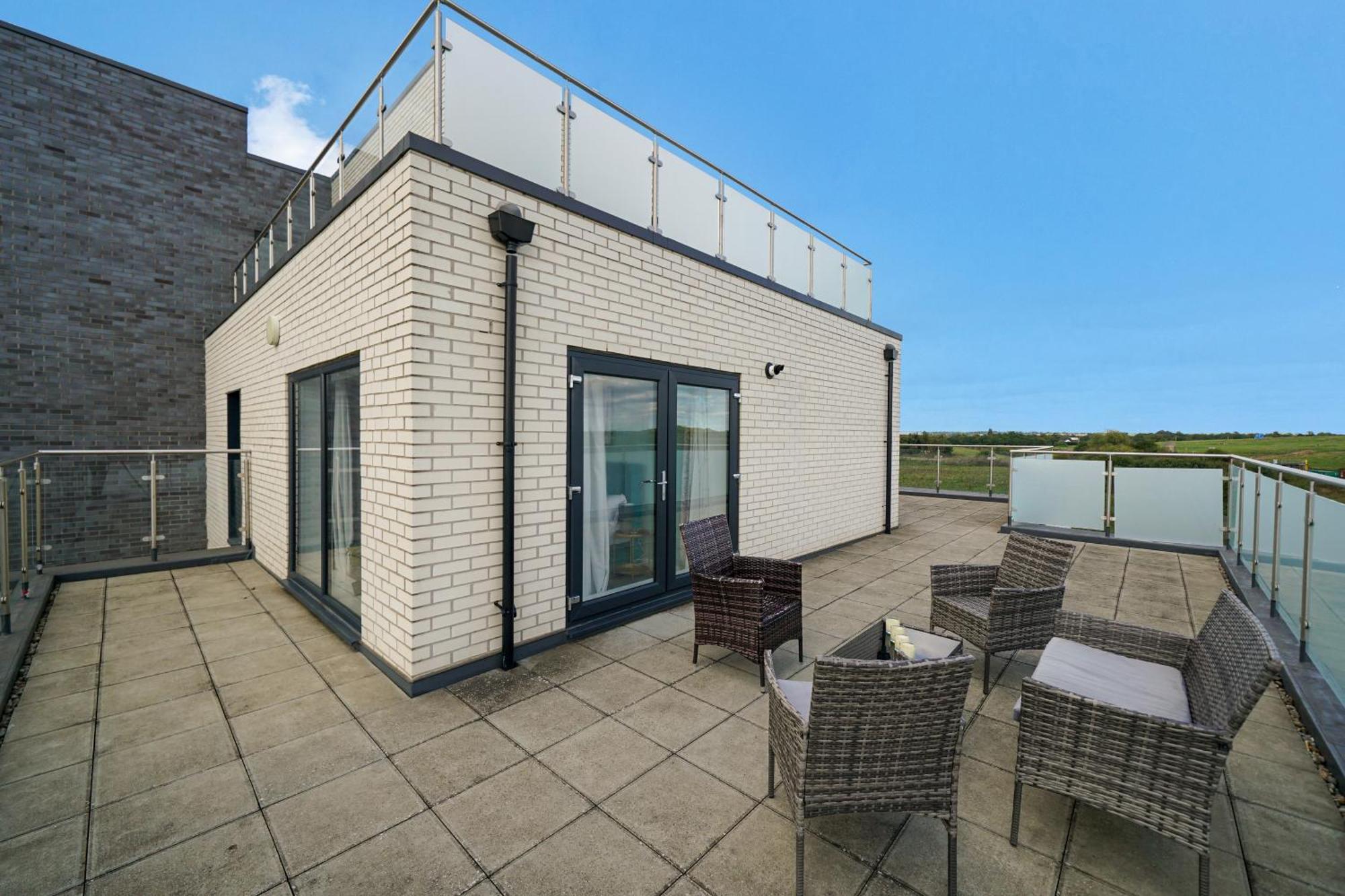 Modern Apartments With Free Parking Near Heathrow 콘부룩 외부 사진